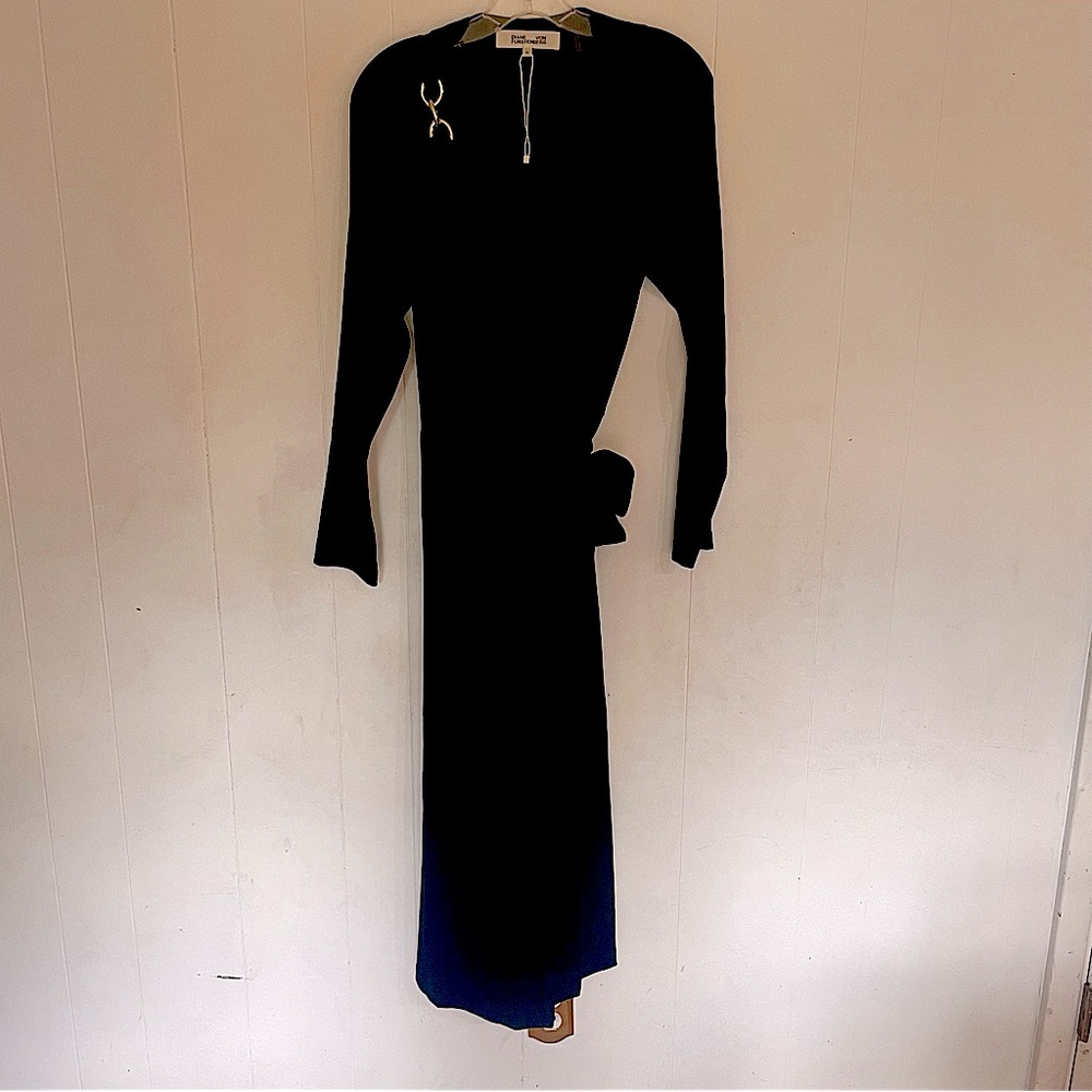 NWOT DVF Diane Von Furstenberg black midi wrap dress long sleeve chain neck M